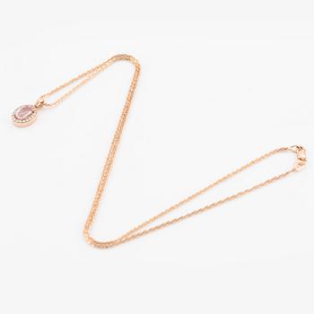 Pendant with chain in 14K rose gold with a faceted morganite and round brilliant-cut diamonds.