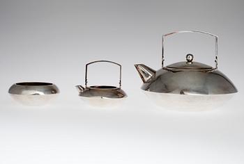 196. Pekka Piekäinen, A 3-PIECE TEA SERVICE.