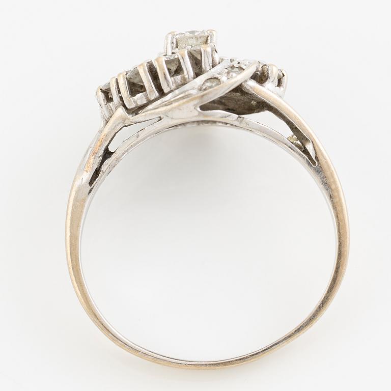 Ring 18K gold set with round brilliant and eight-cut diamonds.