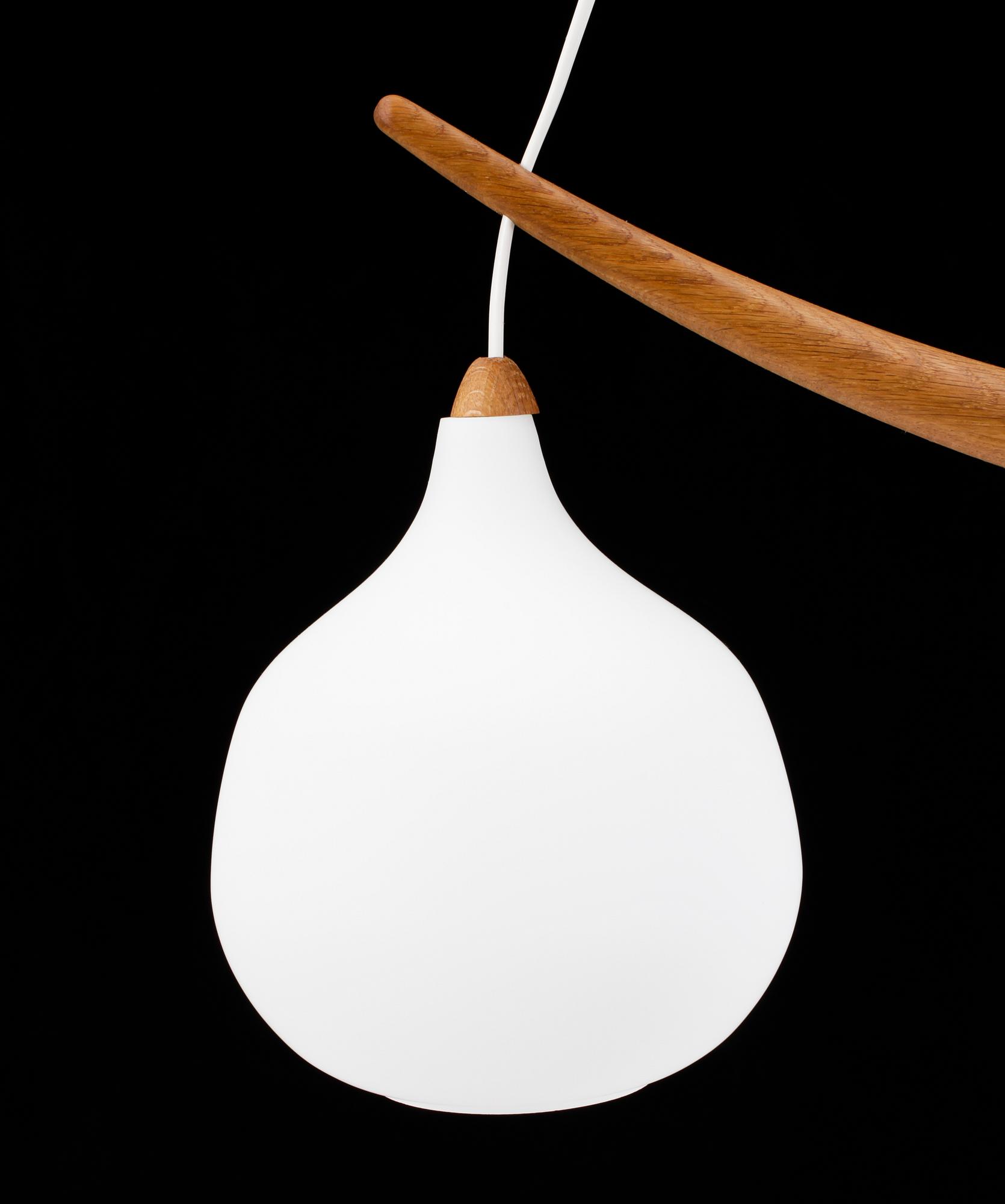 TAKLAMPA, modell nr 512, Uno och Östen Kristiansson, Luxus, 1950-talets andra hälft. H ca 105 cm.