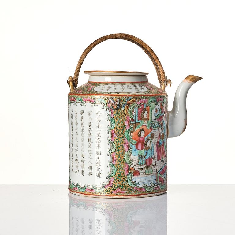 A famille rose Canton tea pot, Qing dynasty, 19th century.