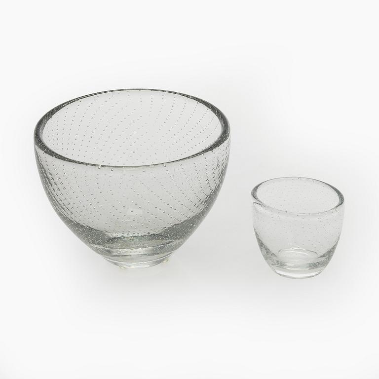 Gunnel Nyman, vaser, 2 st, modell "GN 2" och "GN 4". Signerad G. N. Nuutajärvi Notsjö -51.