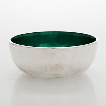 A. Tillander, skål, sterlingsilver och emalj. Helsingfors 2005.