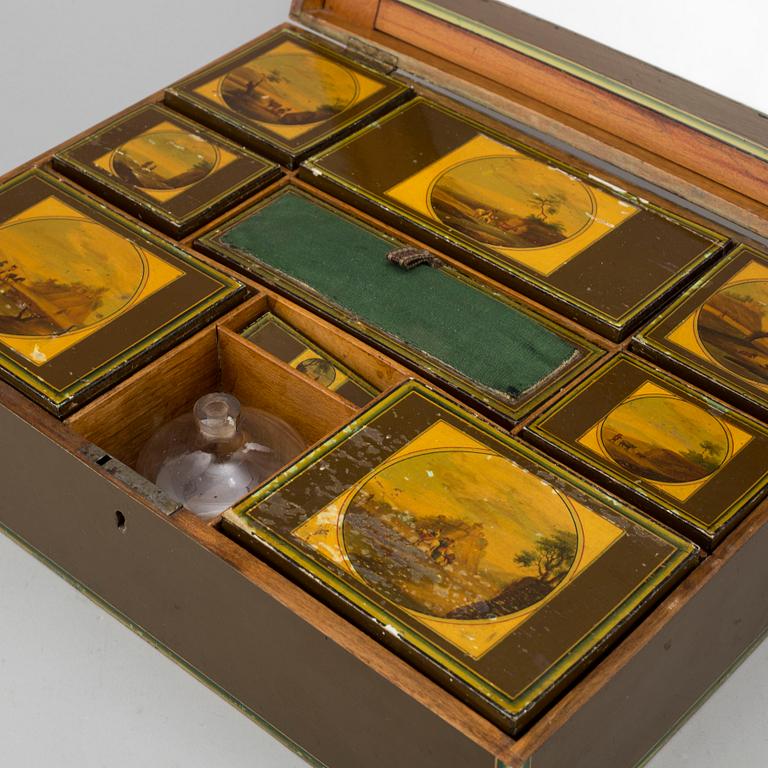 A 19TH CENTURY TRAVELLING BOX.