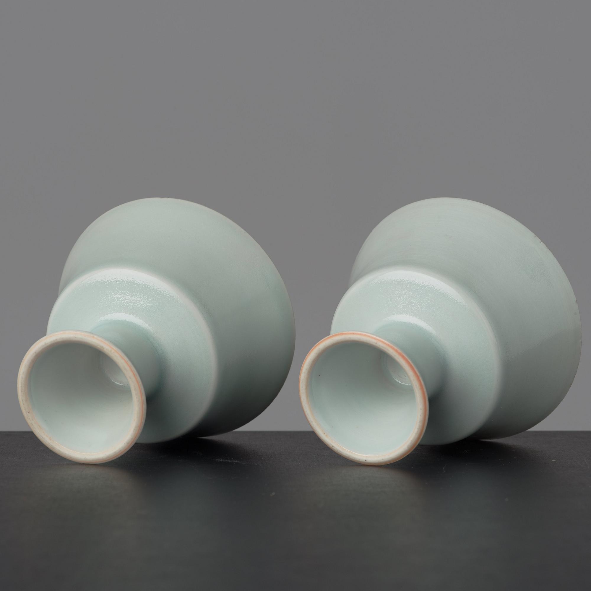 STEMCUPS ett par, porslin. Kina, 1900-tal med Yongzhengs märke.