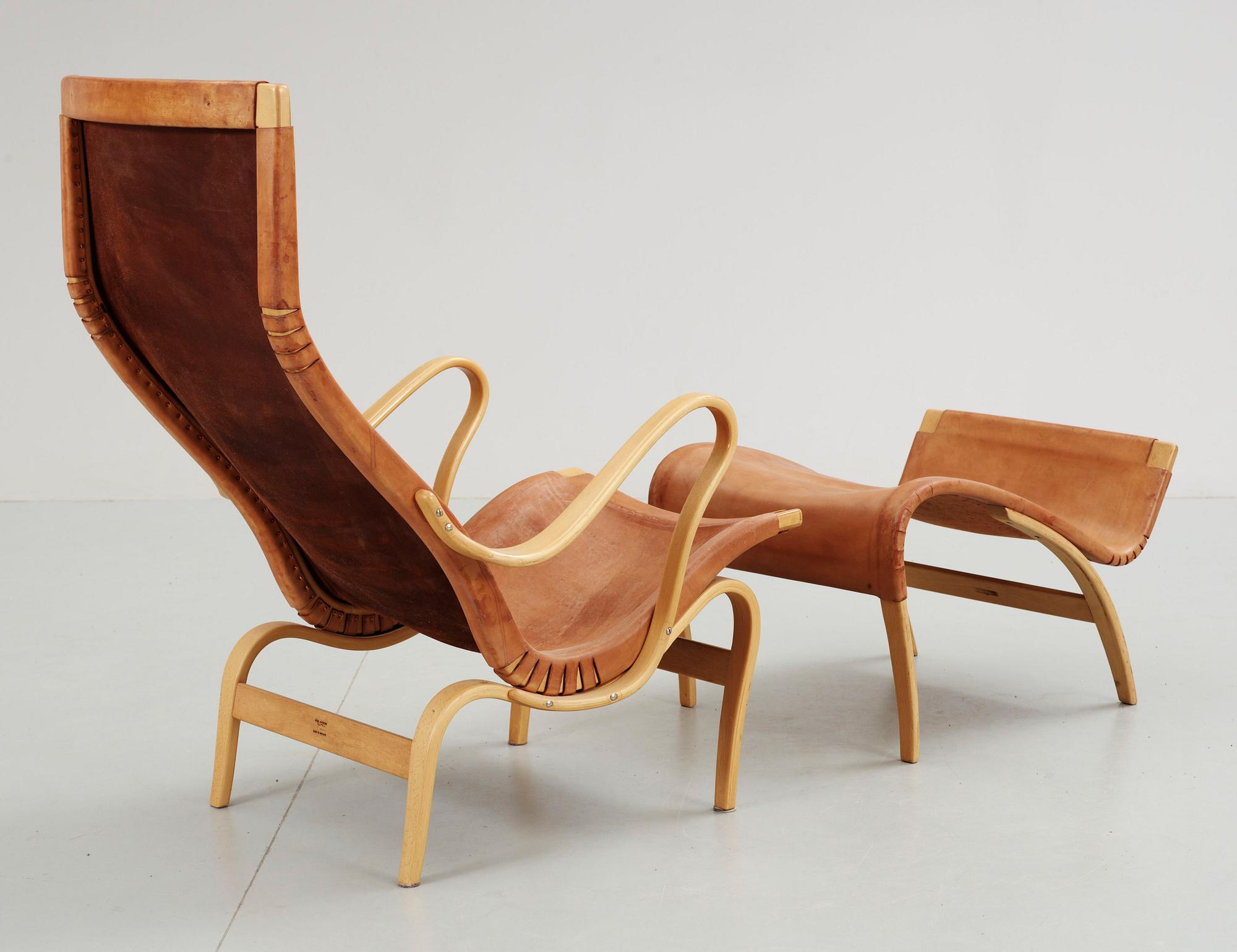 FÅTÖLJ MED FOTPALL. "Pernilla", Bruno Mathsson. 1960-tal.