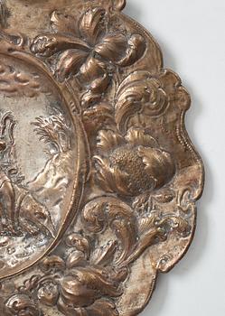 LJUSPLÅTAR, för ett ljus, ett par, barock, 1600-talets senare del, Sverige eller Tyskland/Nederländerna.