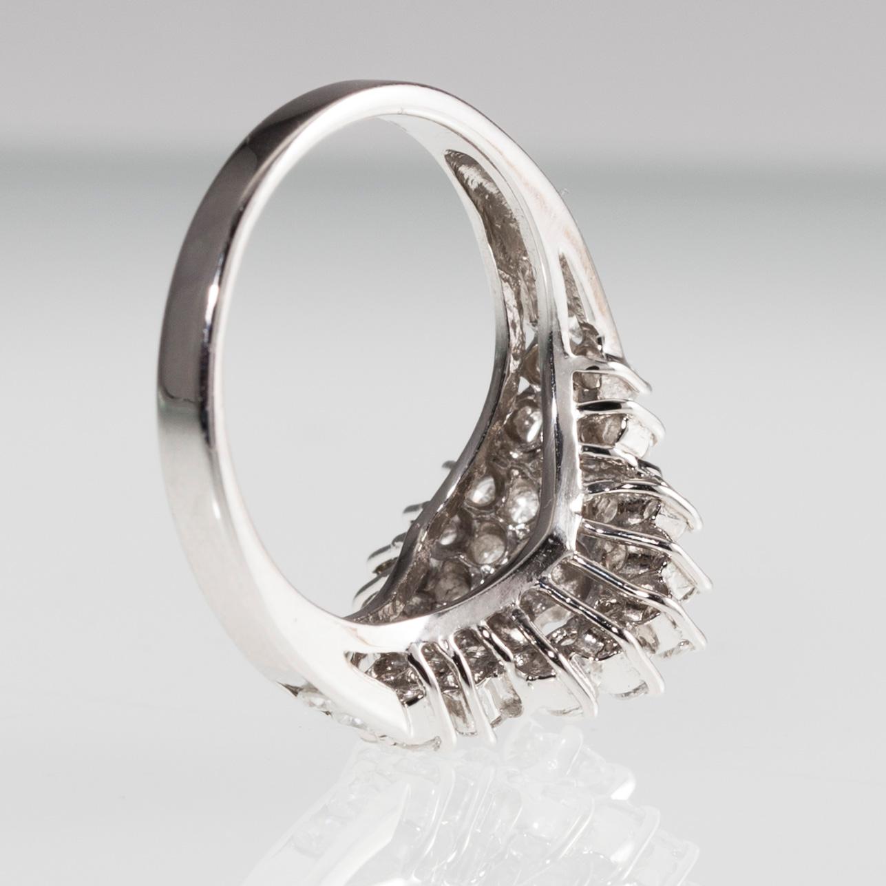 RING, platina, briljantslipade diamanter tot. 1,01 ct. Vikt 6,4 g.