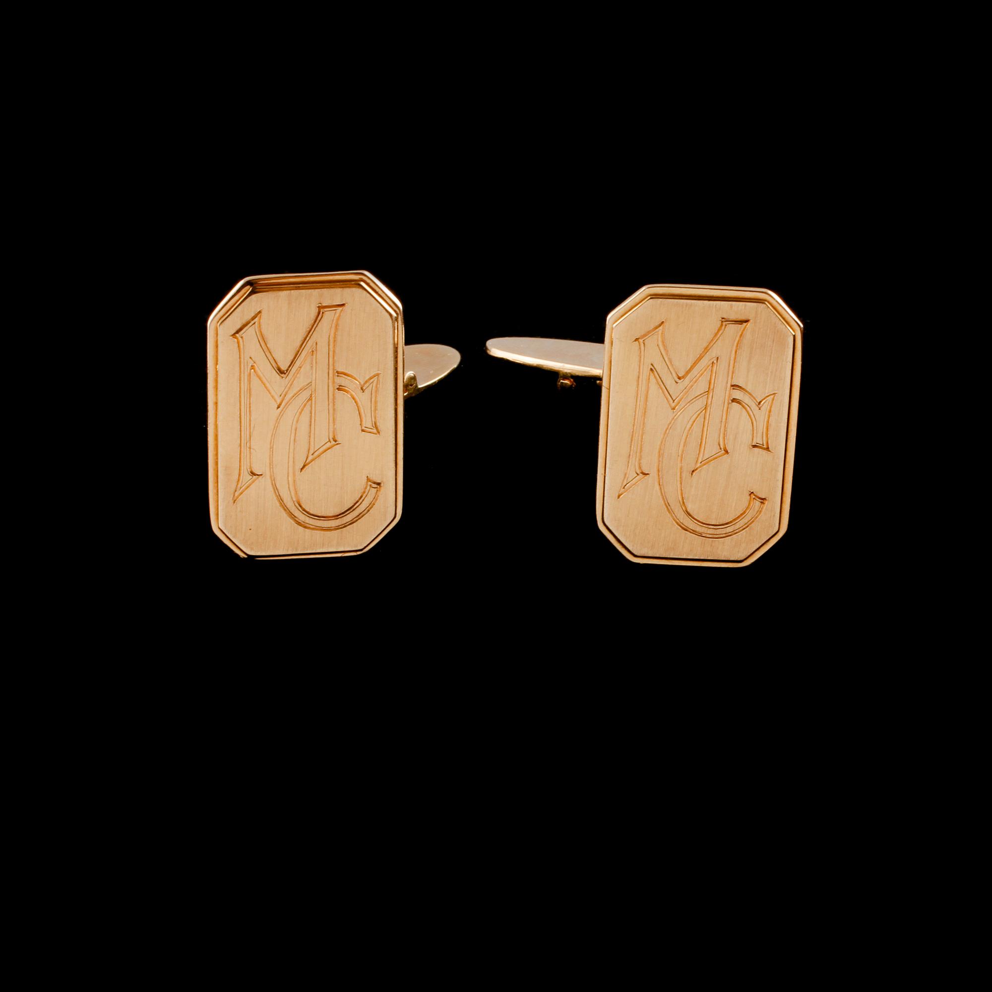 MANSCHETTKNAPPAR, ett par samt FRACKKNAPPAR, ett par, 18K guld, delvis Kaplans, Stockholm, 1963. Vikt 14,7 g.