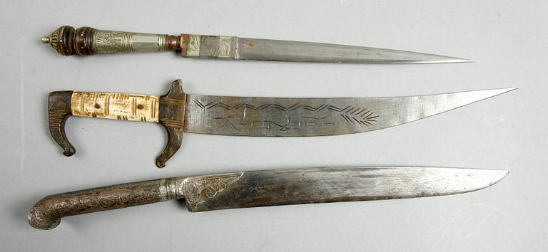 BLANKVAPEN, 3 delar. Orienten.