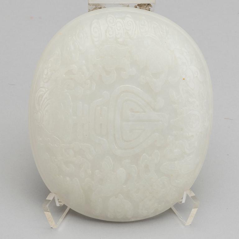 A carved nephrite placque, presumably late Qing dynasty.