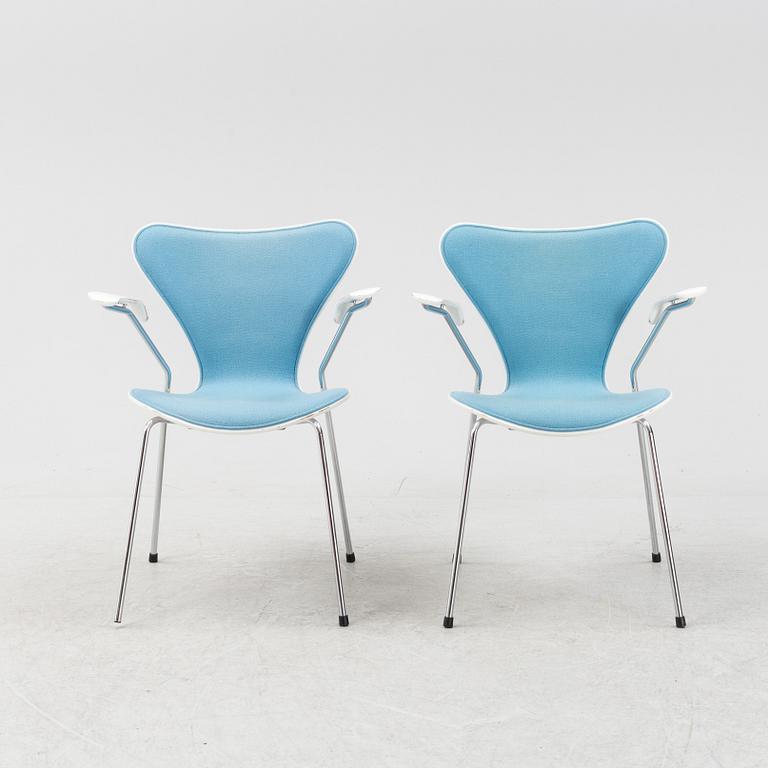 Arne Jacobsen, karmstolar, 8 st, "Sjuan", Fritz Hansen, Danmark, daterade 2001.