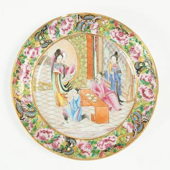 A Chinese famille rose Canton dish, Qing dynasty, 19th century.