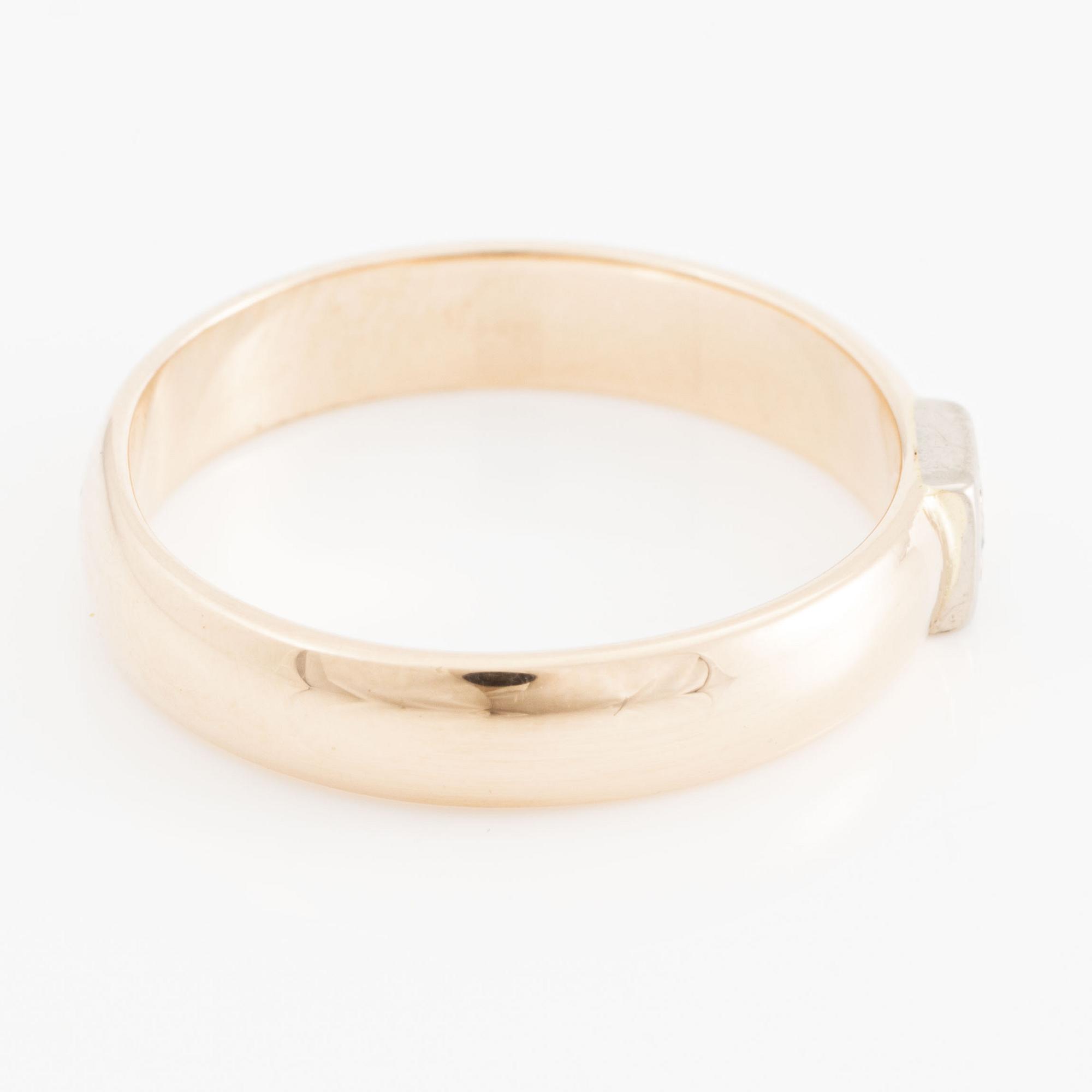 Ring 14K gold with brilliant-cut diamond.