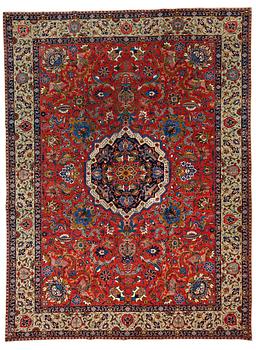 MATTO, semi-antique Tabriz, ca 351,5 x 262,5 cm.