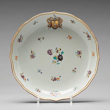 A famille rose dish, Qing dynasty, Qianlong (1736-95).