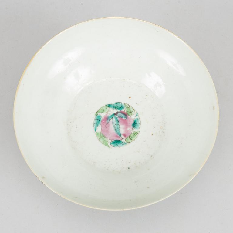 A famille rose footed dish, Qing dynasty, 19th century.