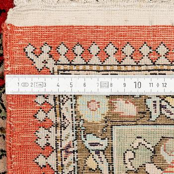 Matta, silke Ghom, ca 205 x 135 cm.