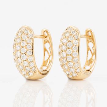 Earrings, hoops, 18K gold with brilliant-cut diamonds.