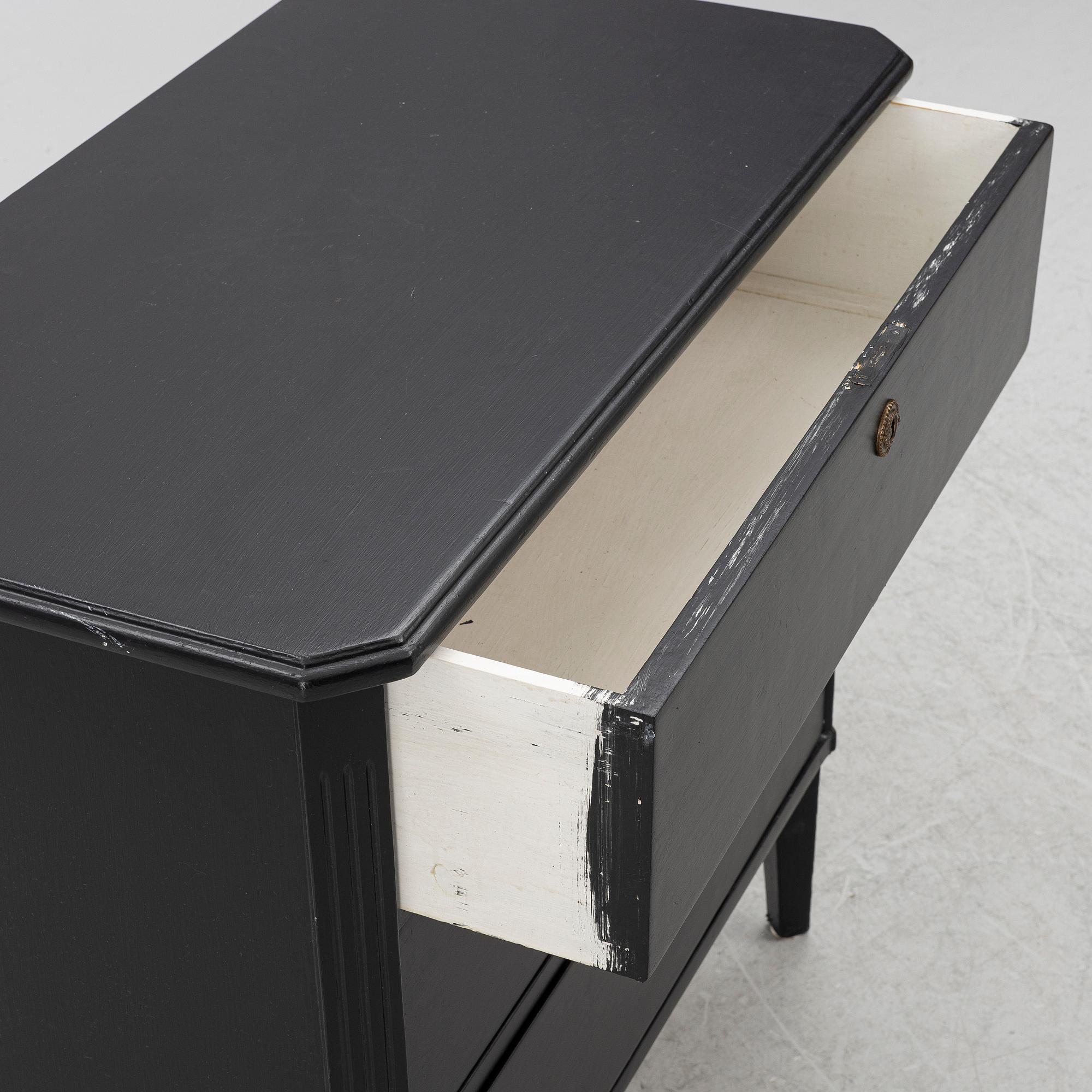 byrå, gustaviansk stil, 1900-talets andra hälft.