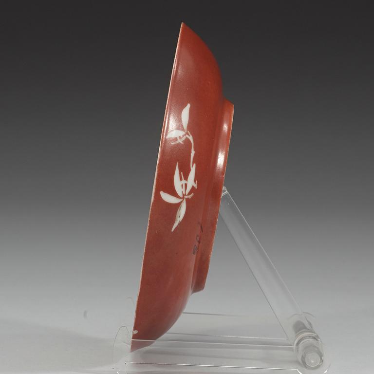 An enamelled coral-gorund dish, Qing dynasty with Daoguangs seal mark and period (1821-1850).