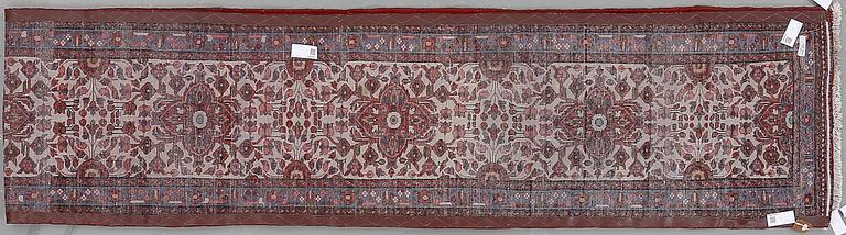 MATTA, orientalisk galleri. Ca 605x74 cm.