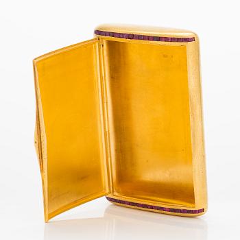 A 14K gold cigarette case with rubies. St- Petersburg, second quarter of the 20th century.