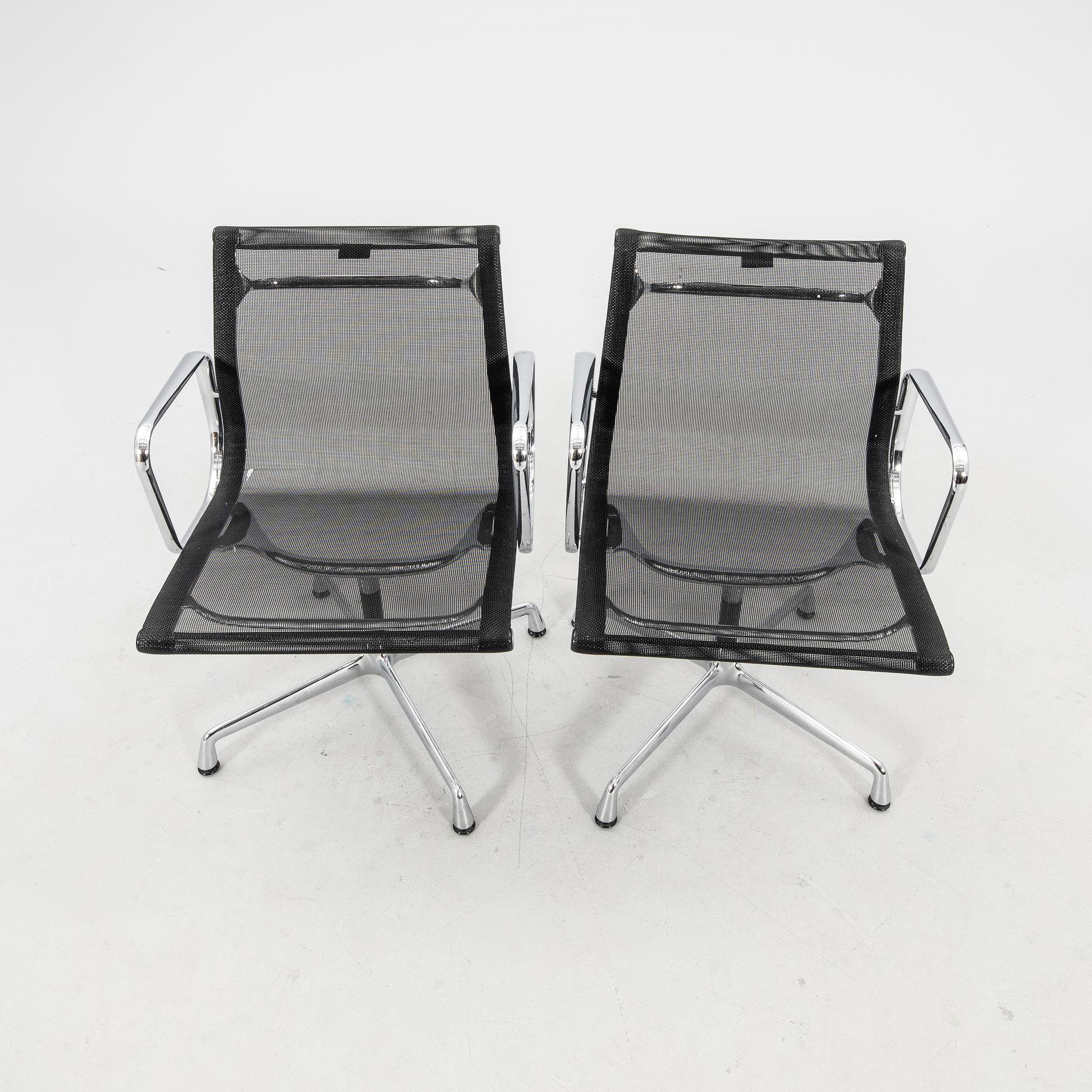 Charles & Ray Eames, karmstolar/kontorsstolar 2 st EA108 Vitra 2014.