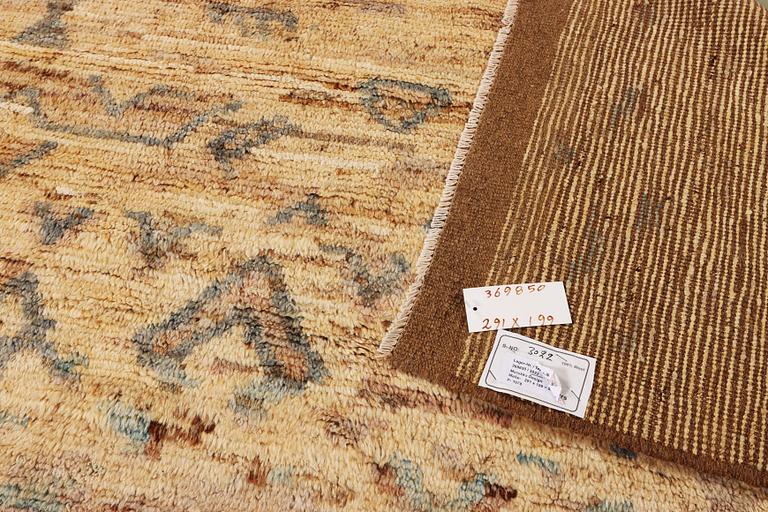 A modern design Moroccan carpet, a. 292 x 199 cm.