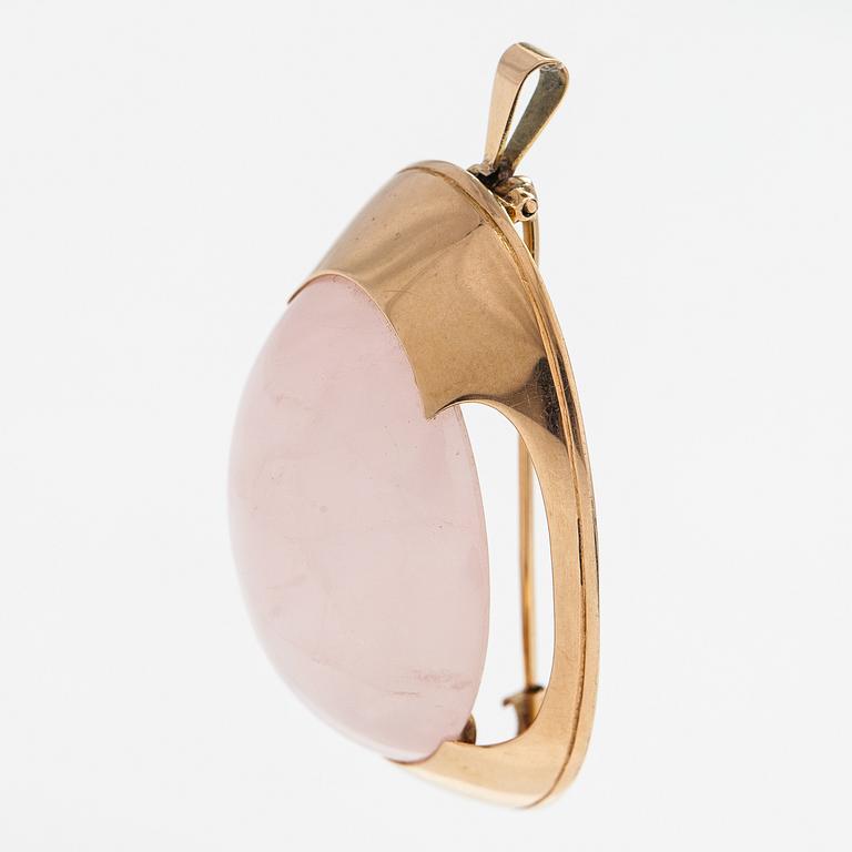 A 14K gold and rose quartz pendant. Kaunis koru, Helsinki 1960.