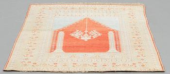 MATTO, an antique silk Tabriz, ca 165 x 122,5 cm.