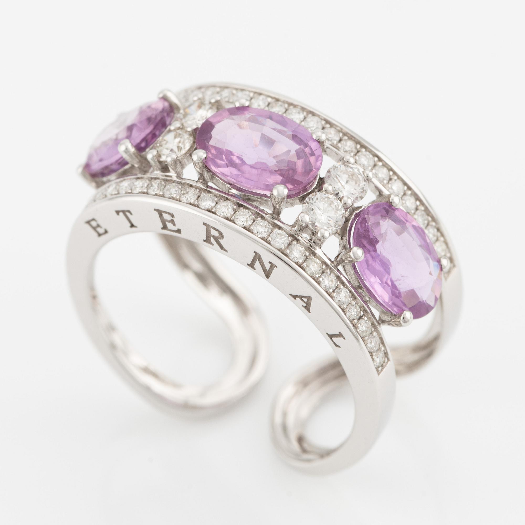Ring with three pink sapphires and brilliant-cut diamonds.