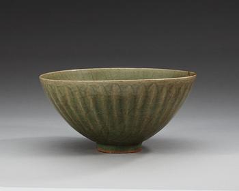 SKÅL, keramik. Yuan/Ming dynastin. Longquan.