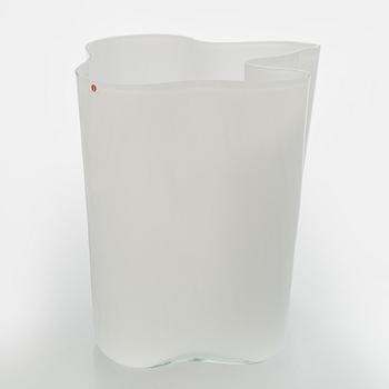 Alvar Aalto, a glass vase, 3031, signed Alvar Aalto.