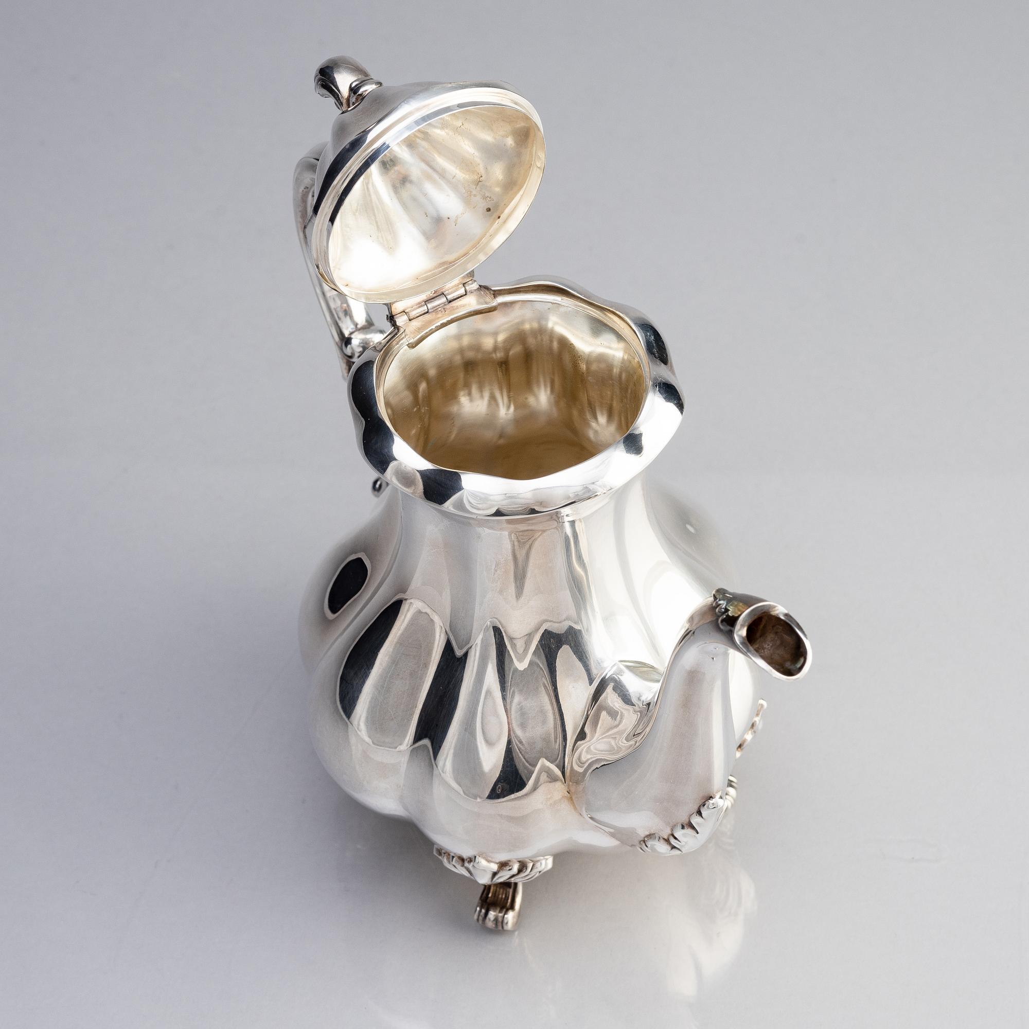 Kaffekanna, rokokostil, silver, svenska importstämplar, 1900-tal.