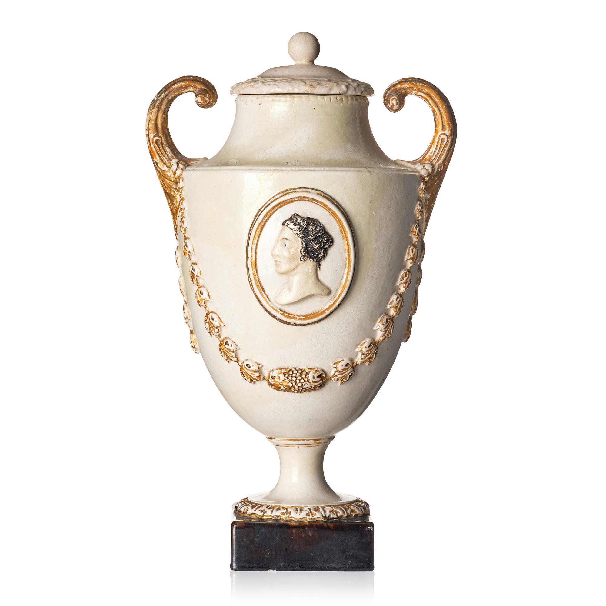 A Swedish Marieberg vase with cover, 18th century.