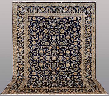 A CARPET, Kashan, ca 372 x 261 cm.