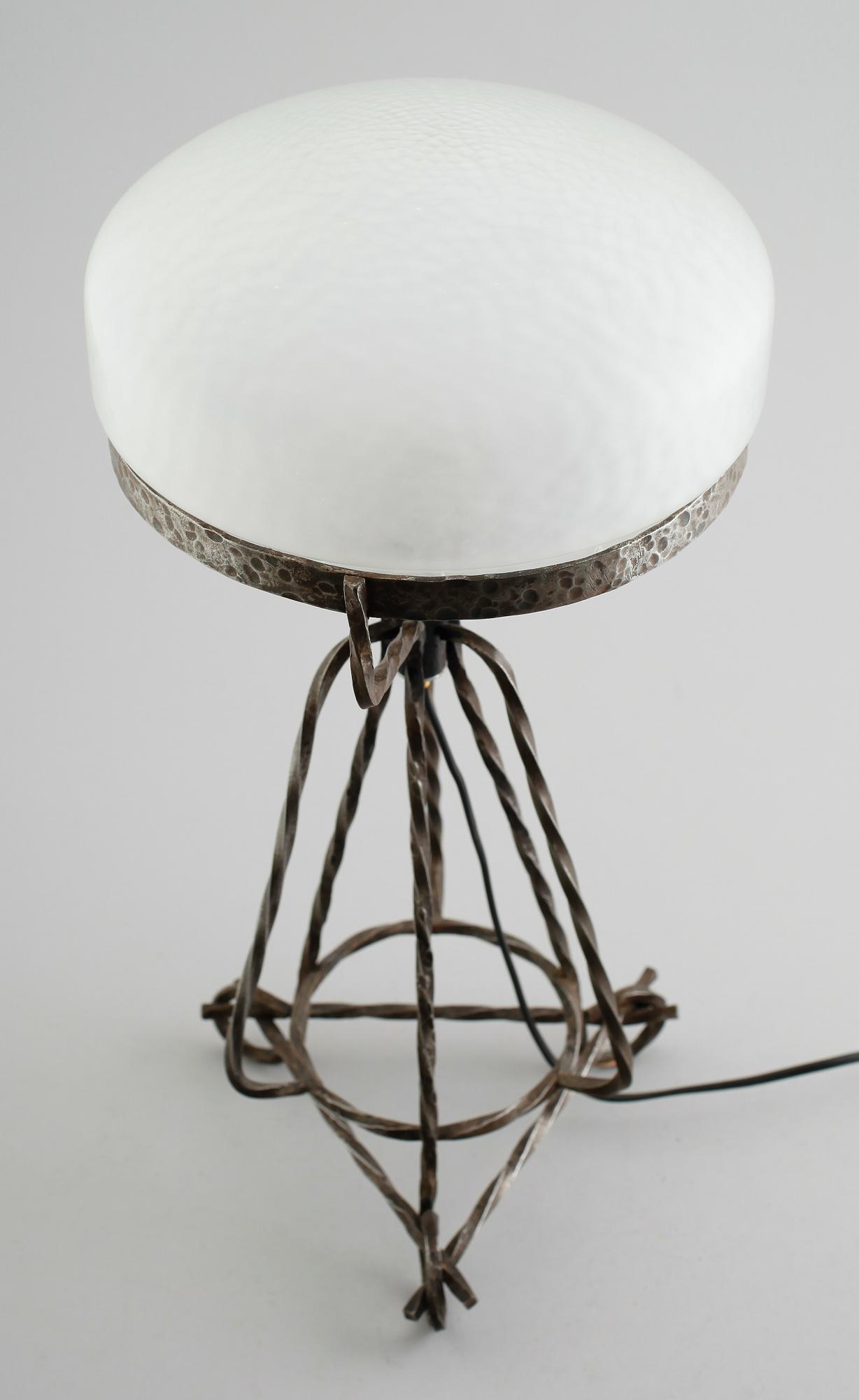 BORDSLAMPA, smide, 1900-talets första hälft.