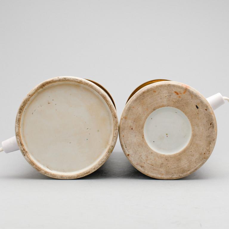 BORDSLAMPOR, 1 par, porslin, Kina, 1800-/1900-tal.