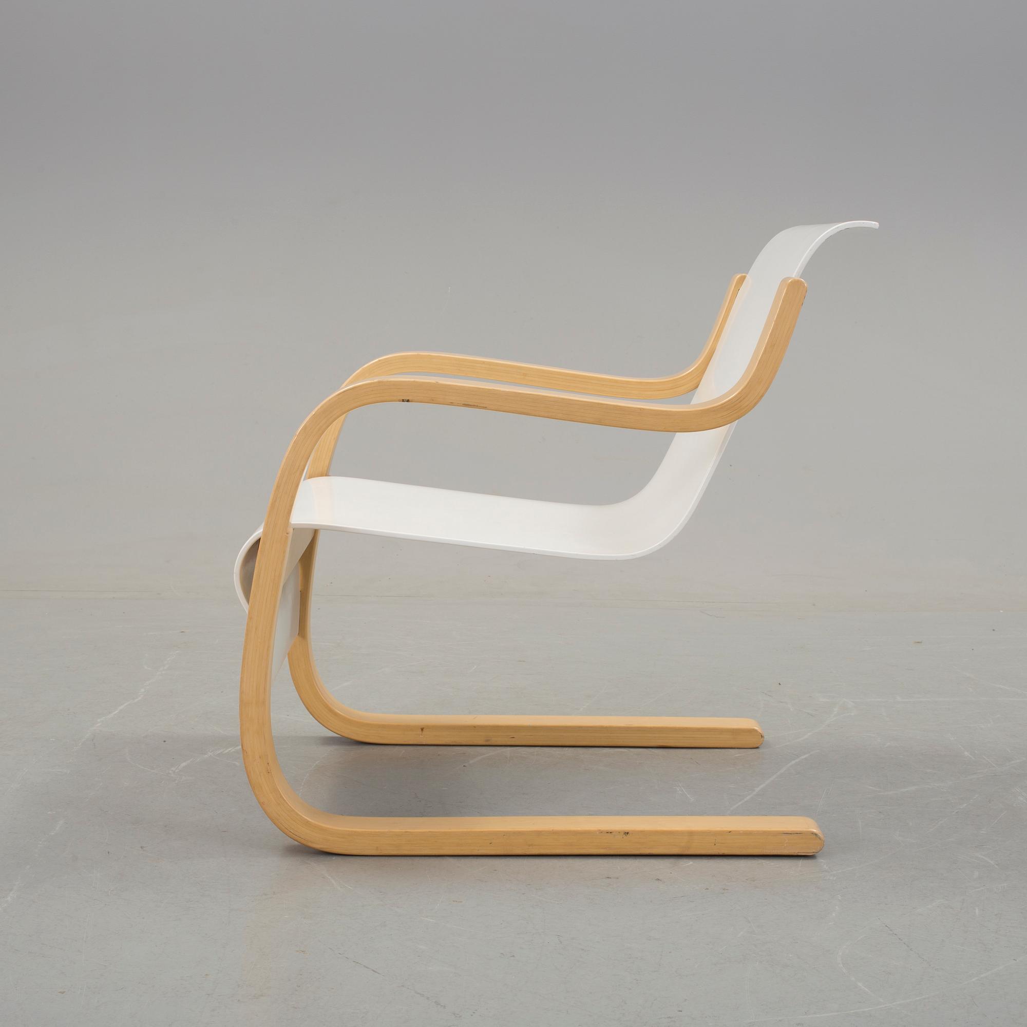 ALVAR AALTO, a model 402 easy chair for Artek 21st century. - Bukowskis