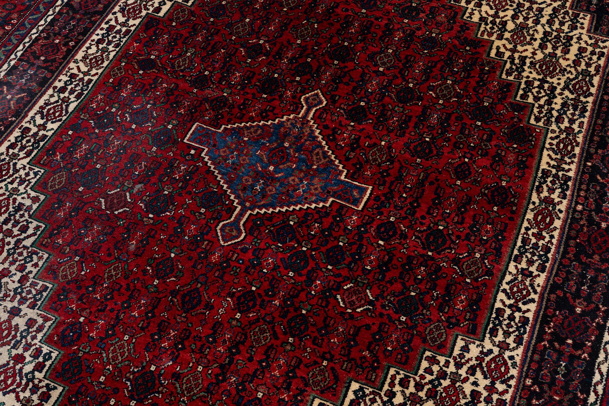 Matta, Senneh ca 330 x 205 cm.