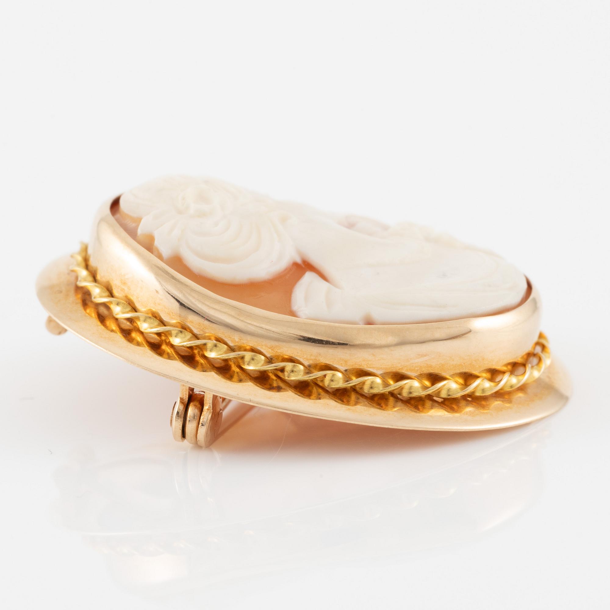 Örhängen och brosch/hänge, 14K guld med snäckskalscamé.