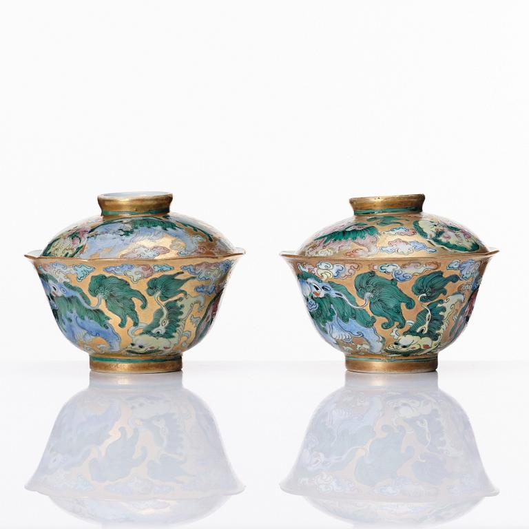 A pair of cups with covers, Qing dynasty, 19th Century.