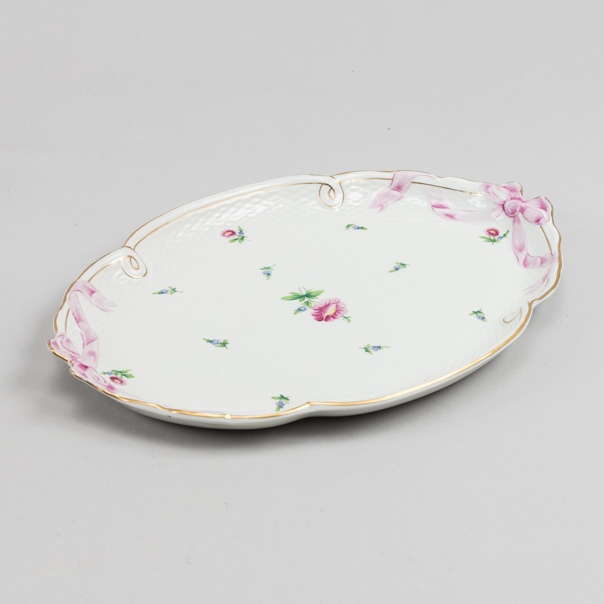 A 51-piece porcelain service, Herend, Hungary, second half of the 20th Century.