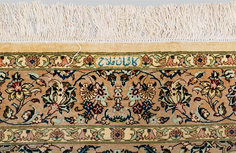 Matta, silke Keshan Signerad, ca 152 x 101 cm.