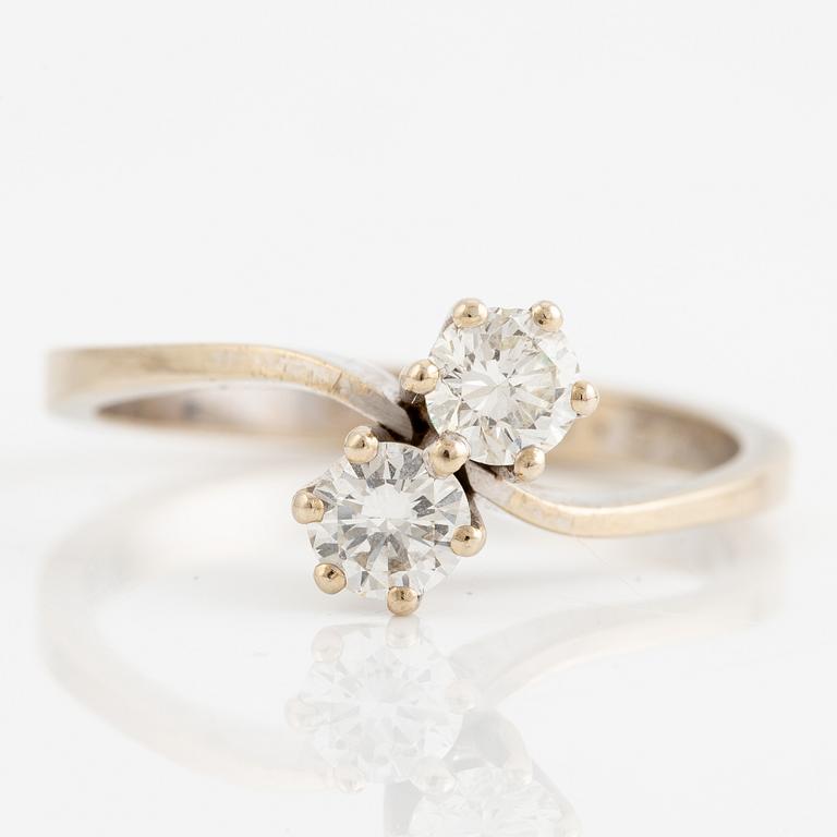 Ring, sibling ring, 18K white gold with two brilliant-cut diamonds.