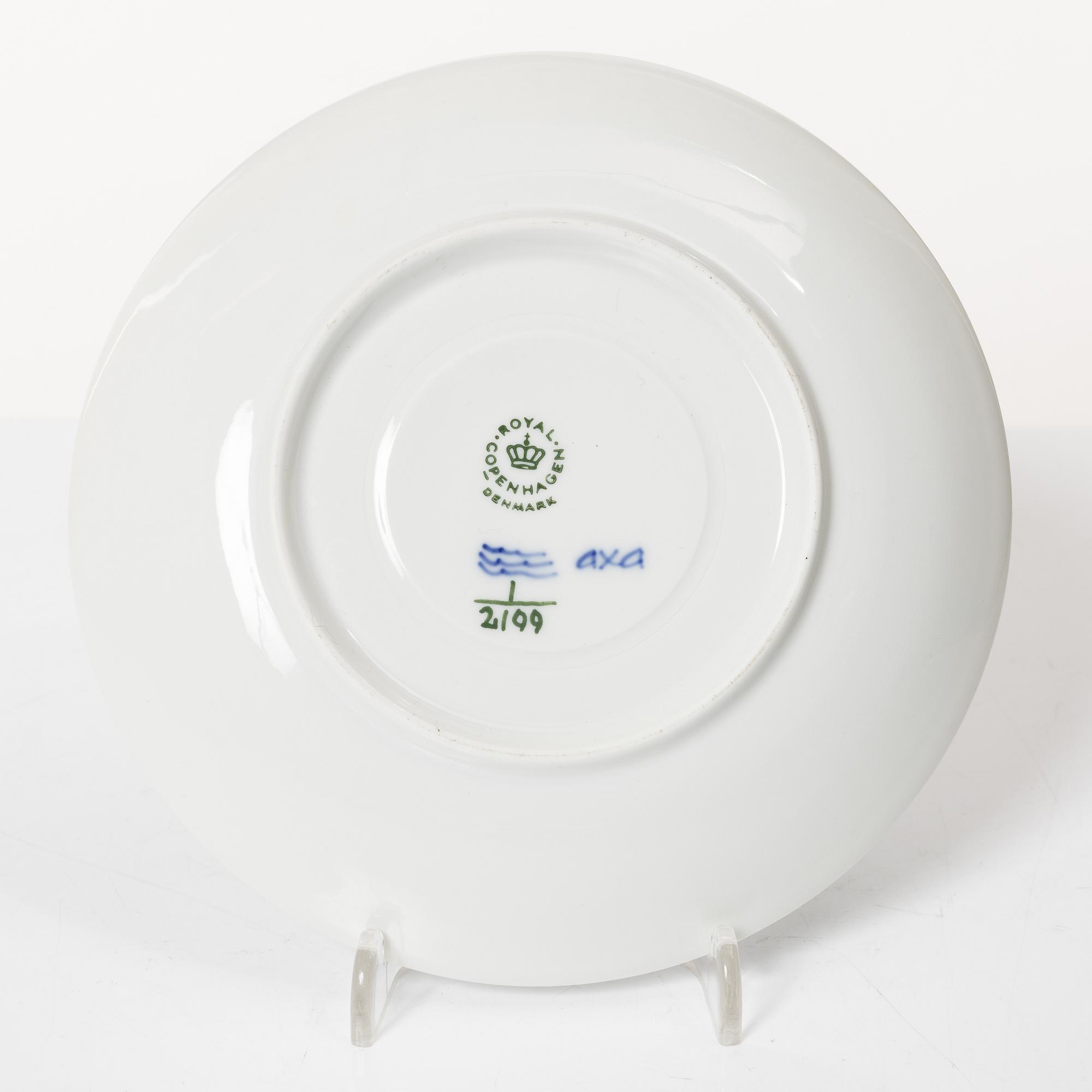 Royal Copenhagen, buljongkoppar med lock och fat, 8 st, "Musselmalet", Danmark, 1958-64.