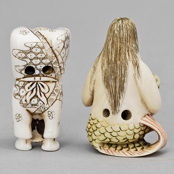 NETSUKE, 2 st, ben, Japan 1900-tal.