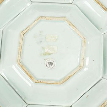 A nine piece Chinese export blue and white cabaret, Qing dynasty, Qianlong (1736-95).