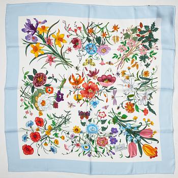 Gucci, a 'Flora' twill silk scarf.